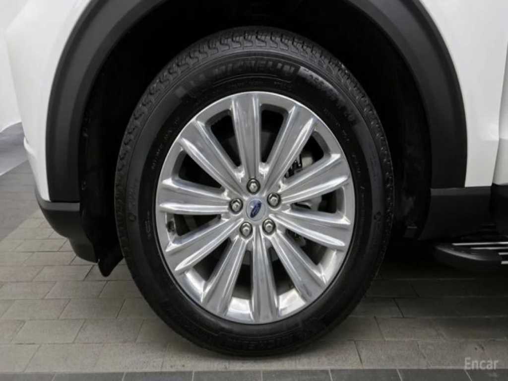 Ford Explorer — photo 20
