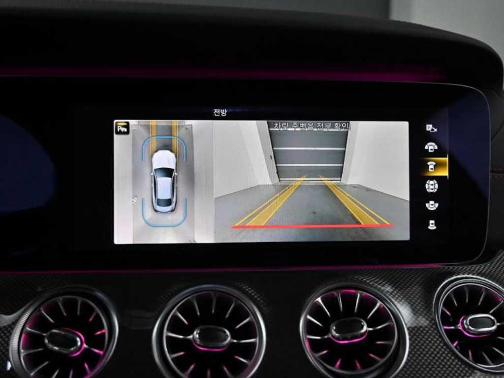 Mercedes-Benz E-Class — photo 12