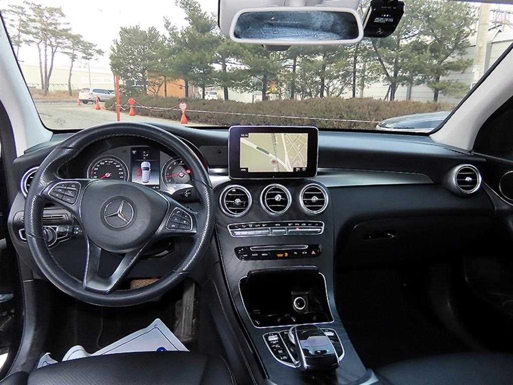 Mercedes-Benz GLC-Class — photo 07