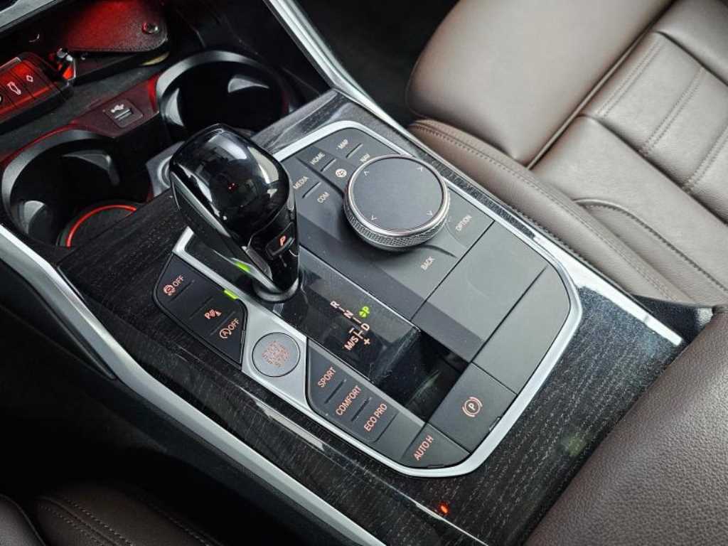 BMW 3-Series — photo 09