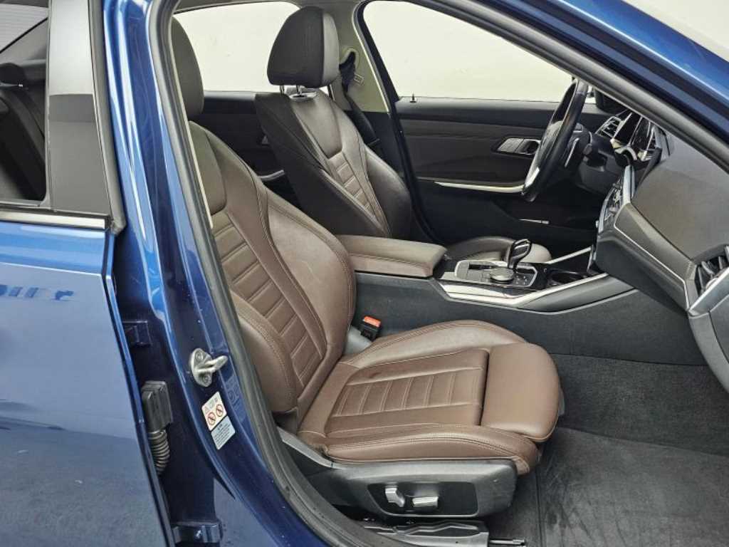BMW 3-Series — photo 10