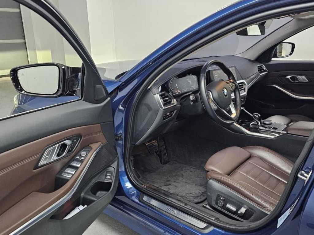 BMW 3-Series — photo 11