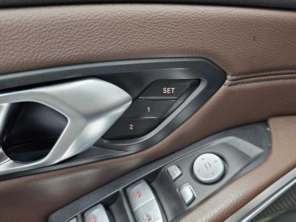 BMW 3-Series — photo 18