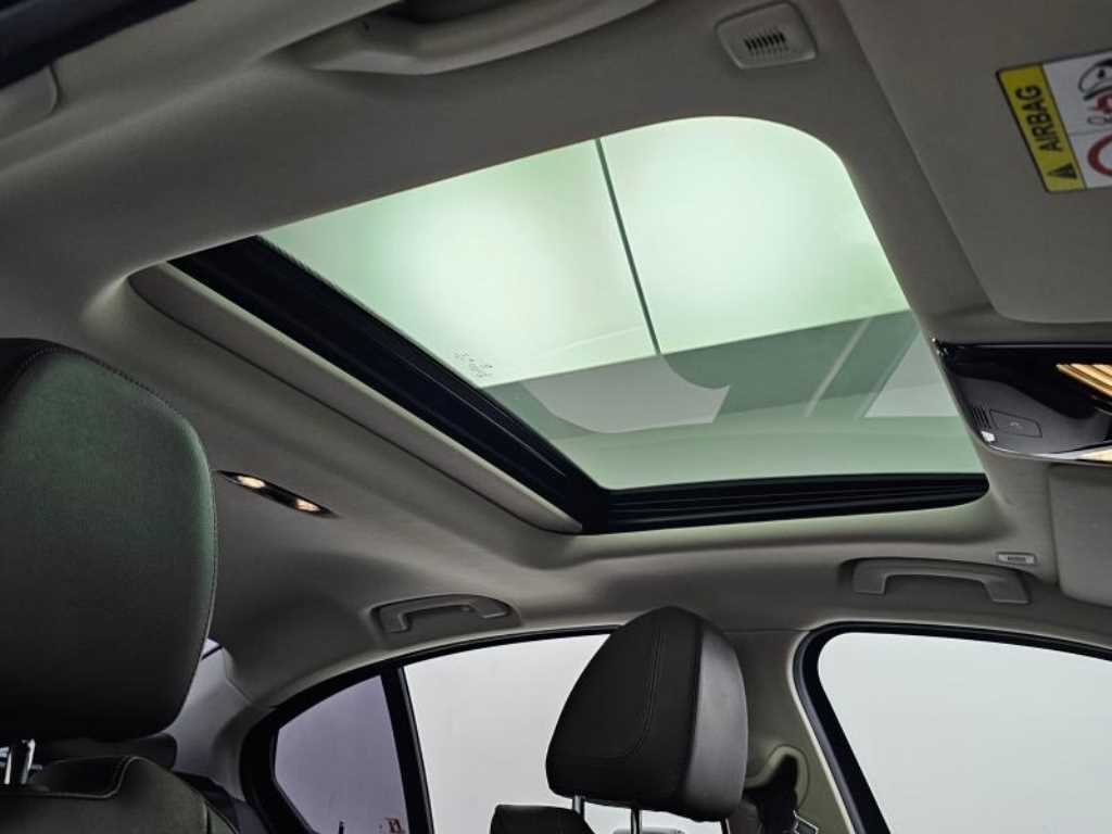 BMW 3-Series — photo 19