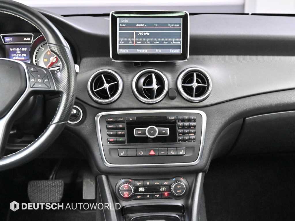 Mercedes-Benz CLA-Class — photo 14