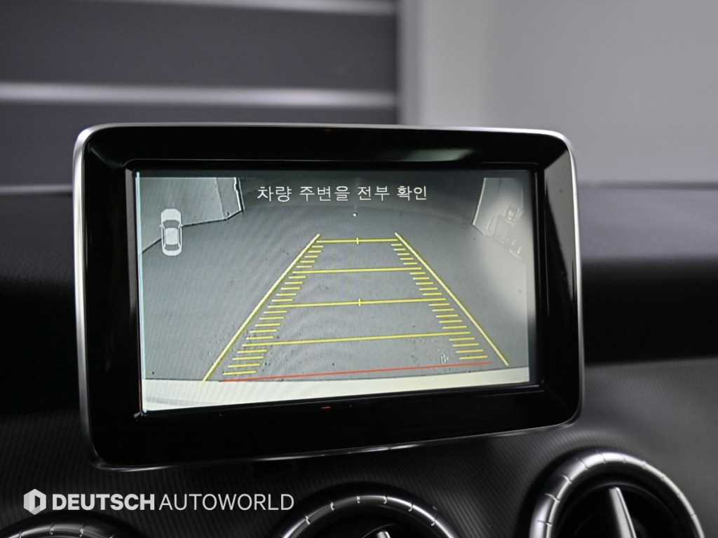 Mercedes-Benz CLA-Class — photo 15