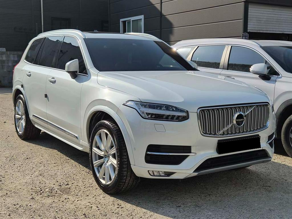 Volvo XC90 — photo 01