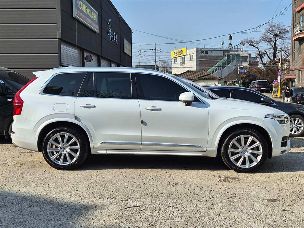 Volvo XC90 — photo 03