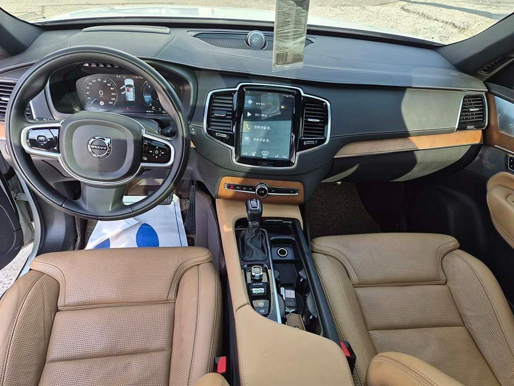 Volvo XC90 — photo 08