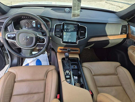 Volvo XC90 — photo 08
