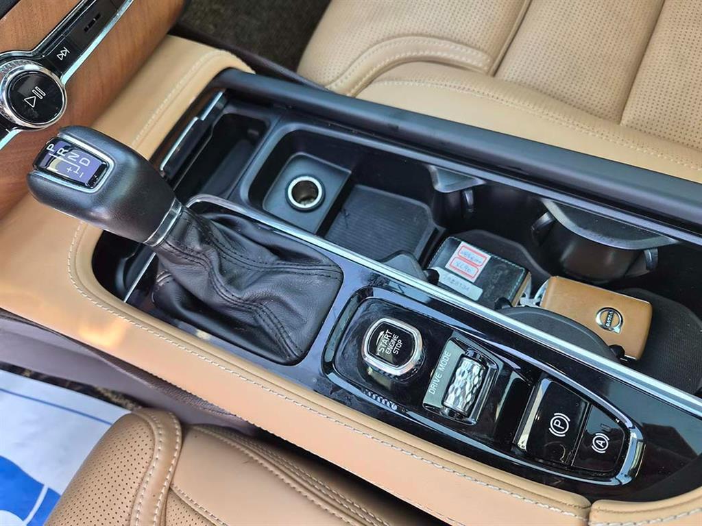 Volvo XC90 — photo 10