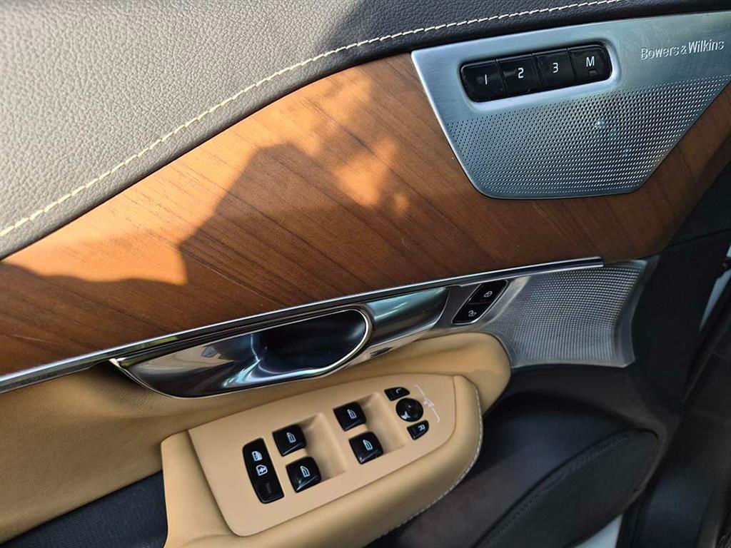 Volvo XC90 — photo 11