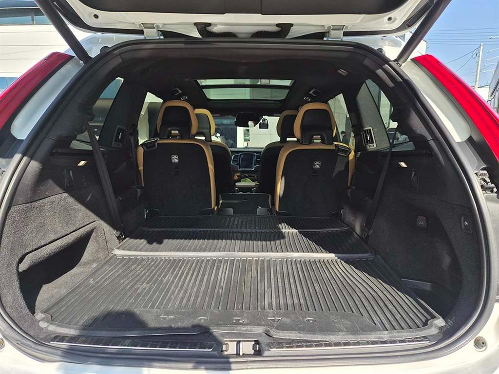Volvo XC90 — photo 18