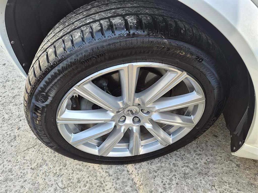 Volvo XC90 — photo 20