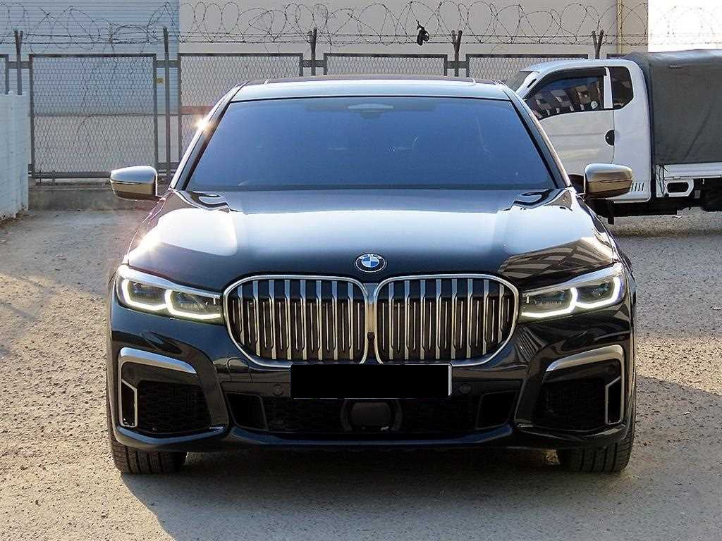 BMW 7-Series — photo 01