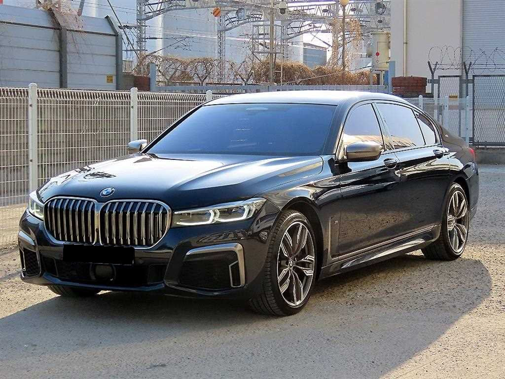 BMW 7-Series — photo 02
