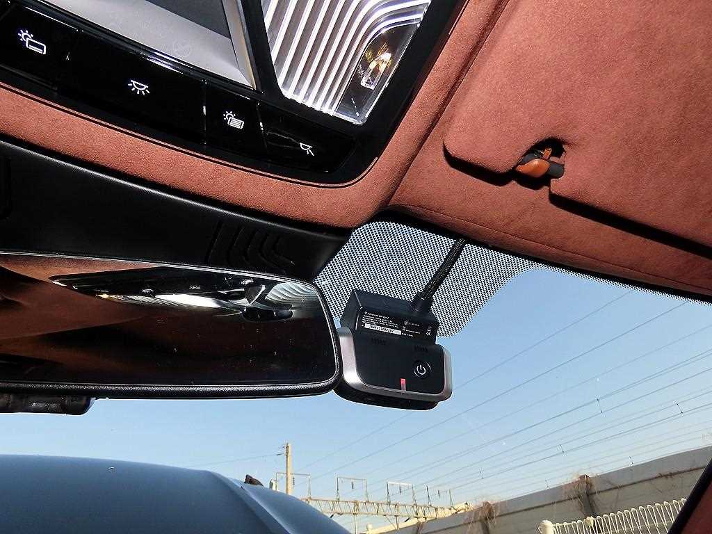 BMW 7-Series — photo 14