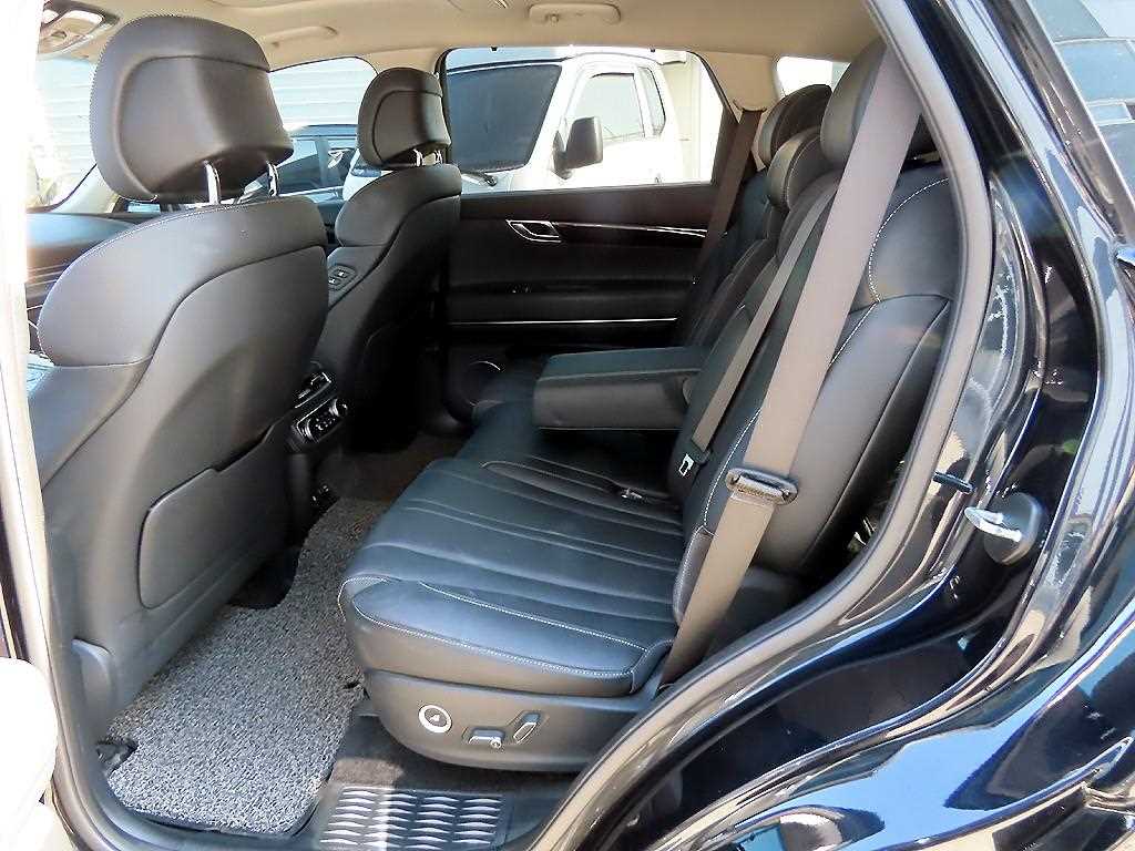 Genesis GV80 — photo 06