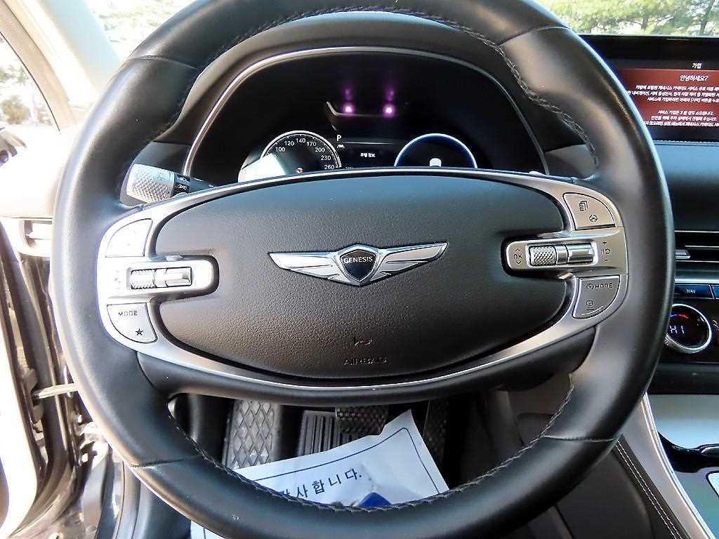 Genesis GV80 — photo 08