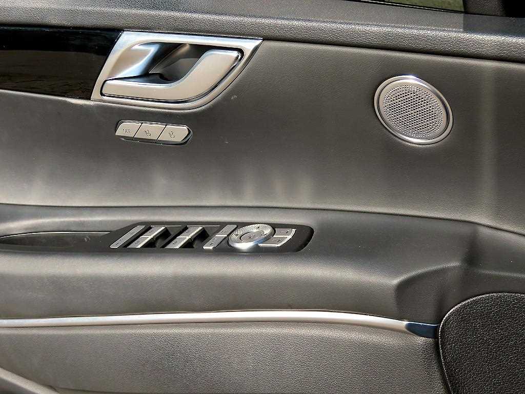 Genesis GV80 — photo 12