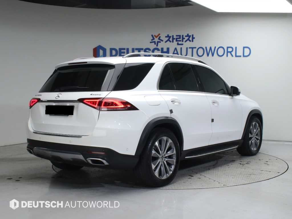 Mercedes-Benz GLE-Class — photo 02
