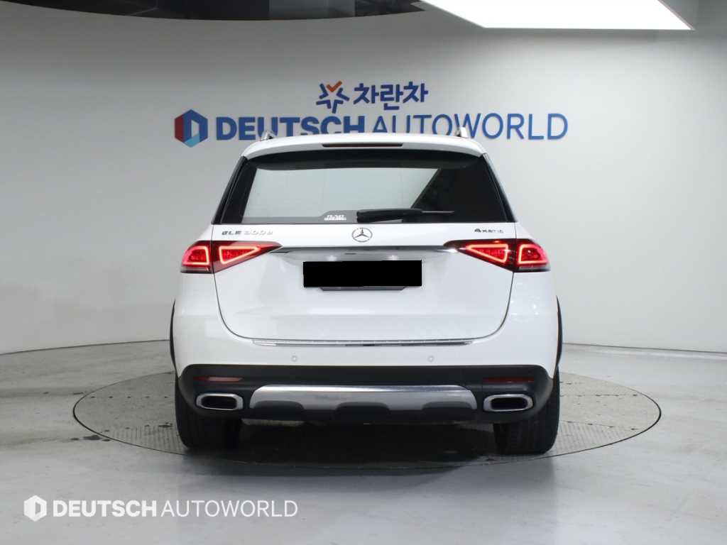 Mercedes-Benz GLE-Class — photo 04