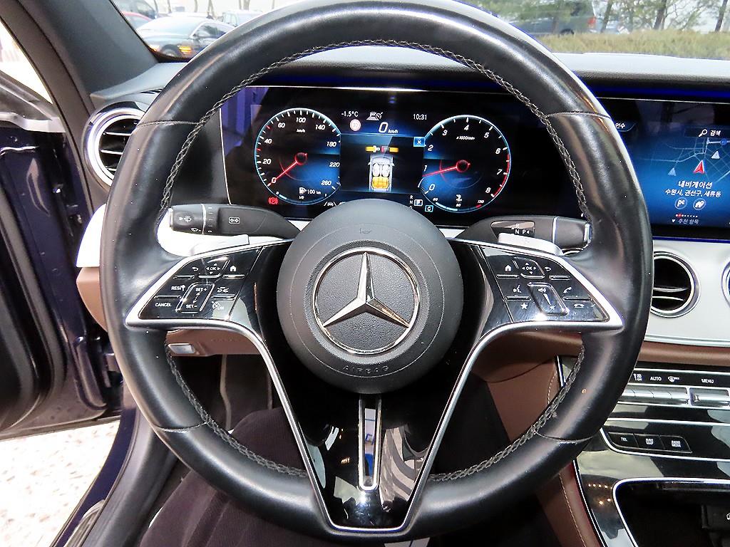 Mercedes-Benz E-Class — photo 08