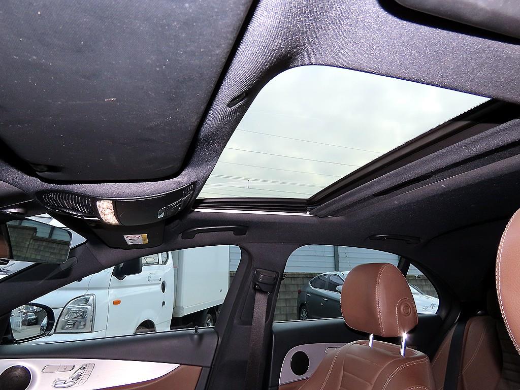 Mercedes-Benz E-Class — photo 17