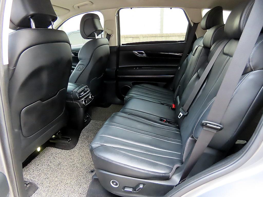 Genesis GV80 — photo 06