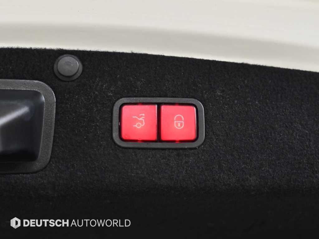Mercedes-Benz S-Class — photo 20
