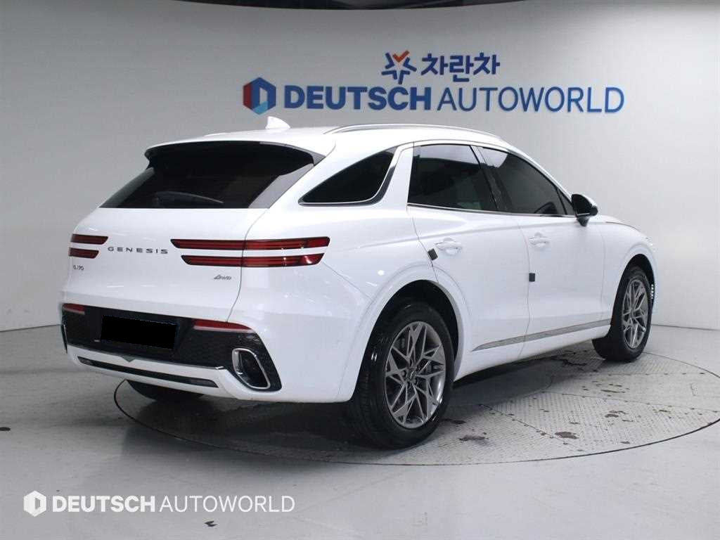 Genesis GV70 — photo 02