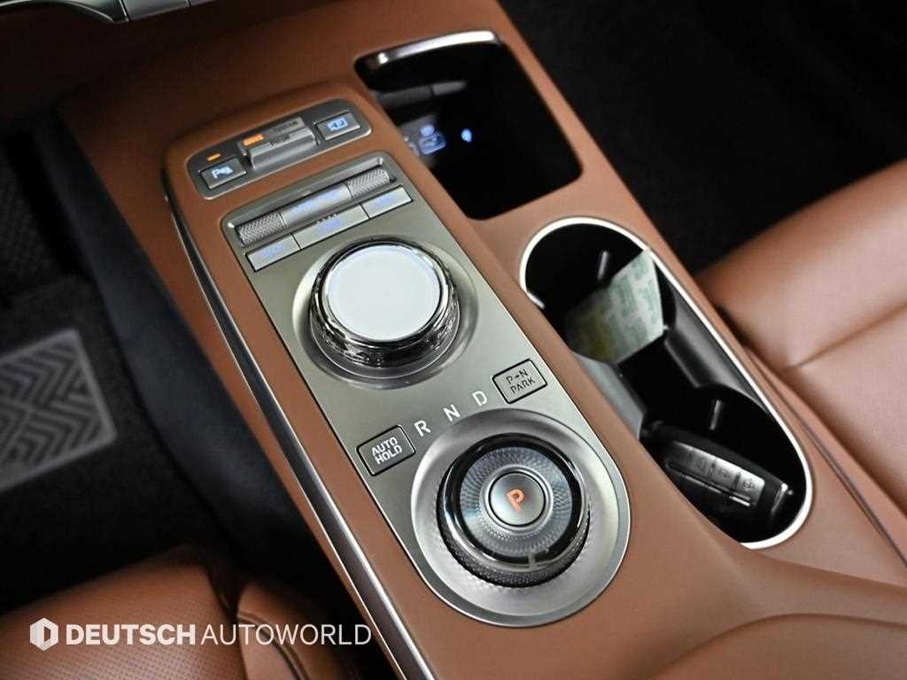 Genesis GV70 — photo 09