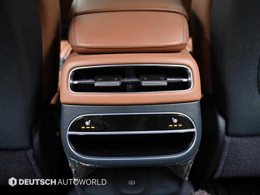Genesis GV70 — photo 16