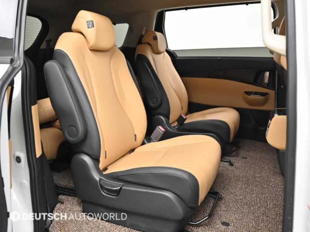 Kia Carnival — photo 12