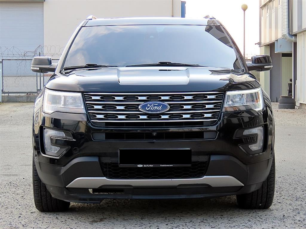 Ford Explorer — photo 01