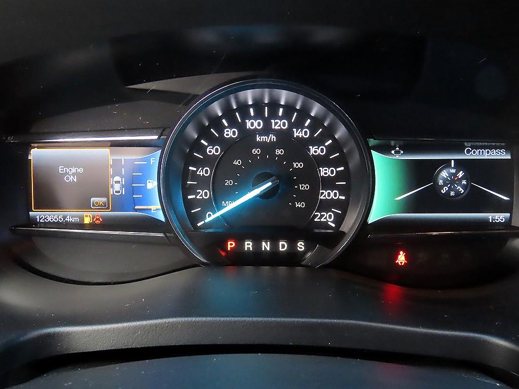 Ford Explorer — photo 09