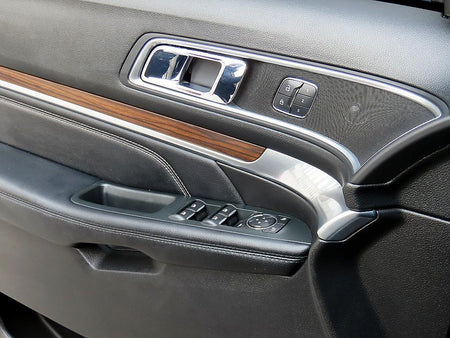 Ford Explorer — photo 11