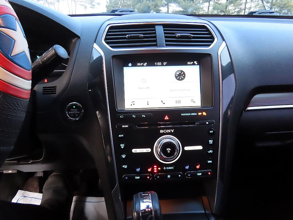 Ford Explorer — photo 12
