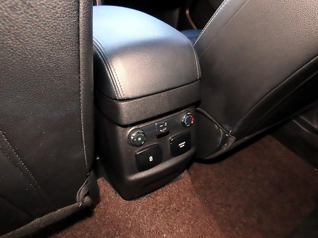 Ford Explorer — photo 15