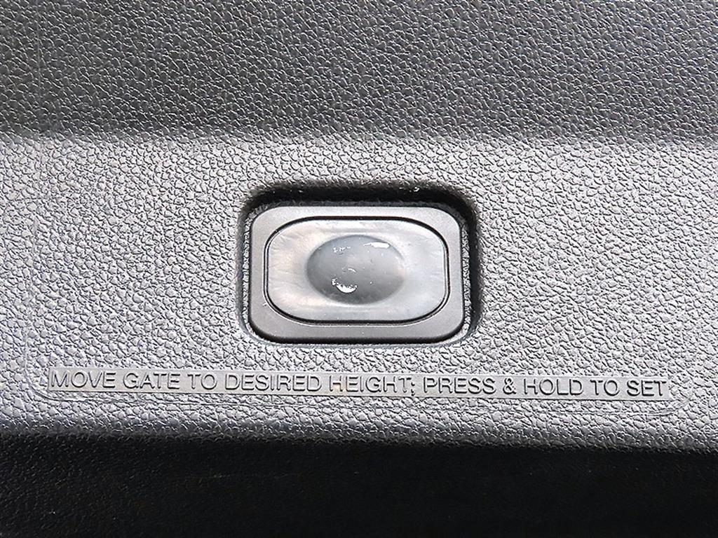 Ford Explorer — photo 16