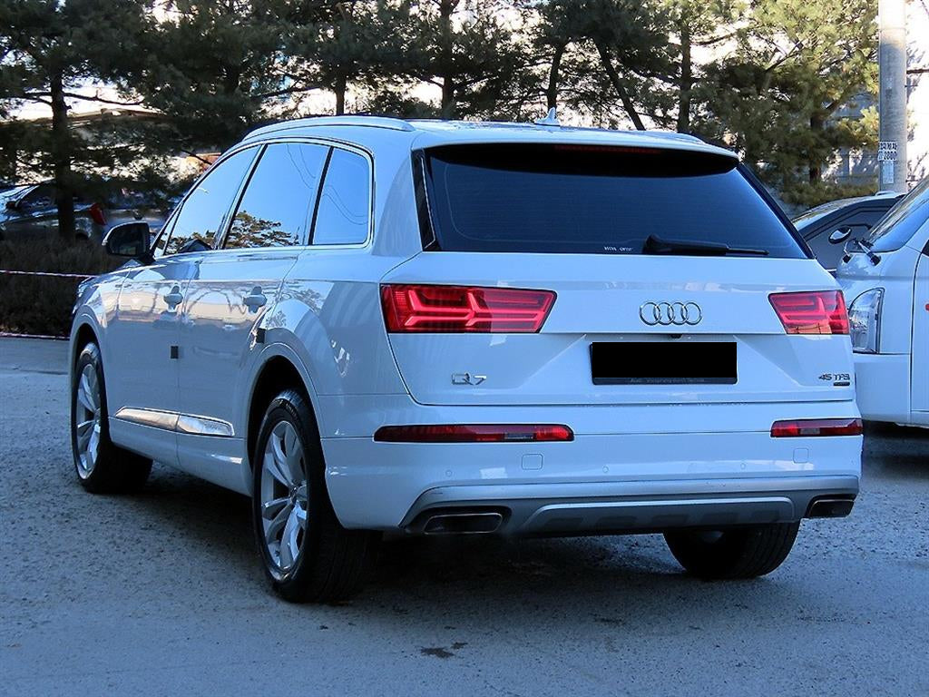 Audi Q7 — photo 03
