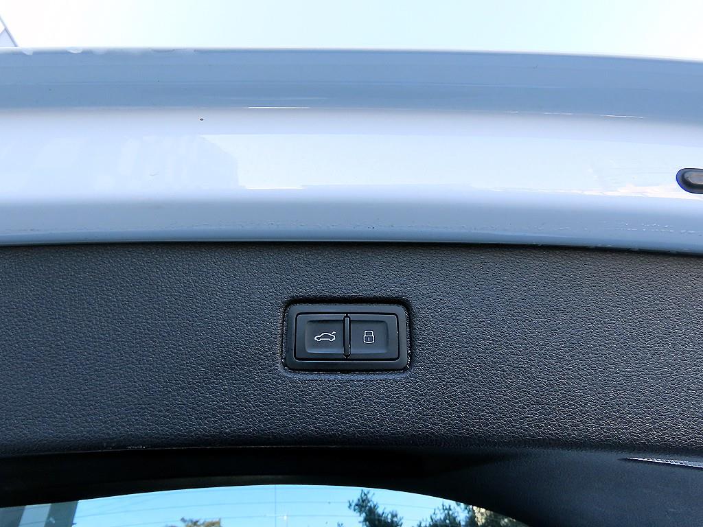Audi Q7 — photo 16