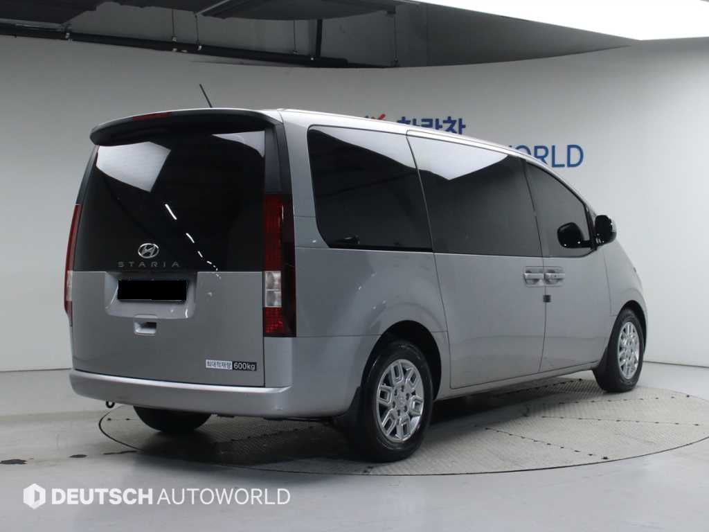 Hyundai Staria — photo 02