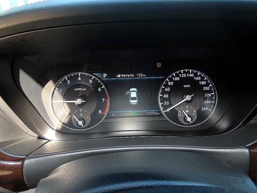 Genesis EQ900 — photo 09