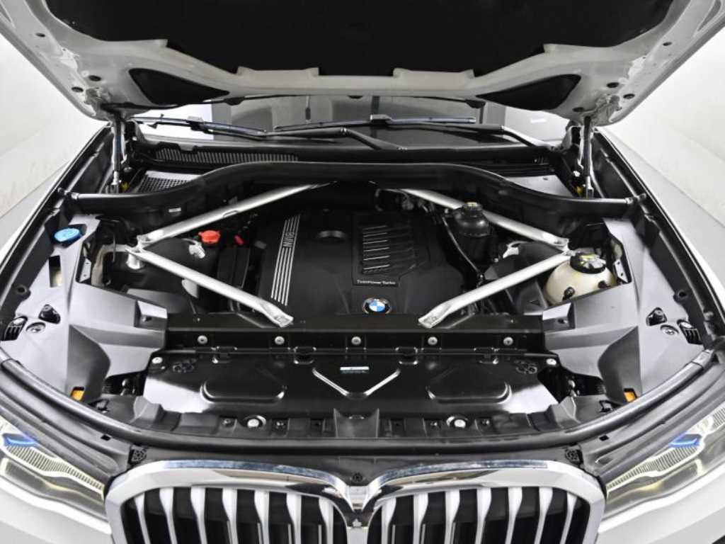 BMW X7 — photo 07