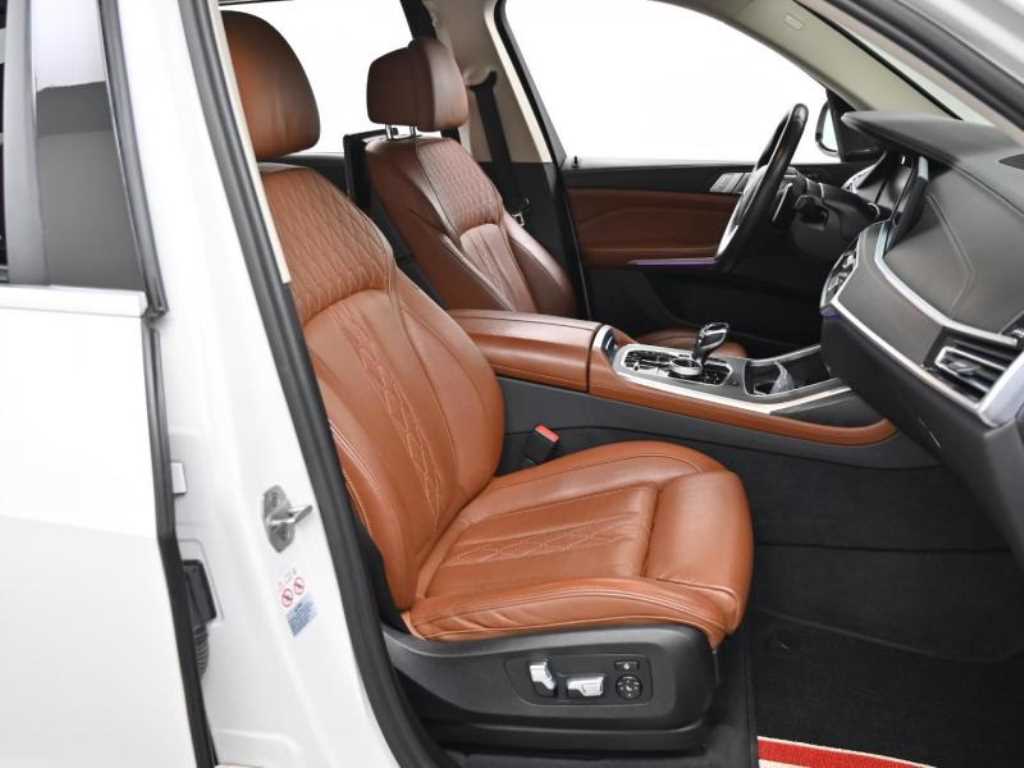 BMW X7 — photo 10