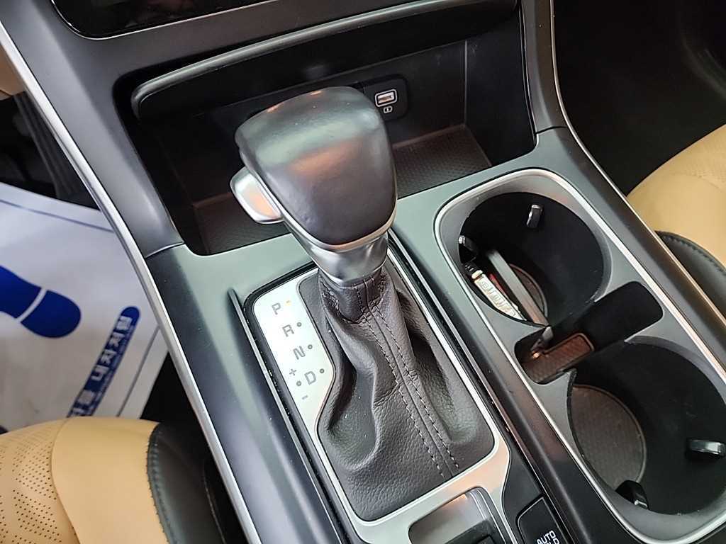 Kia Carnival — photo 08