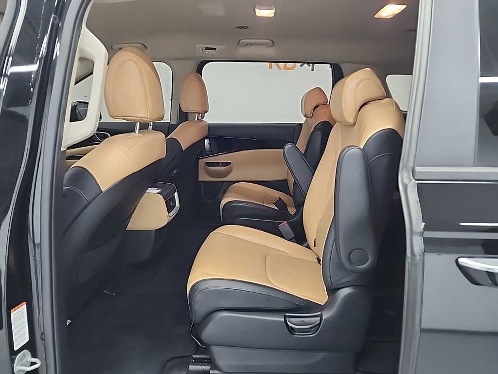 Kia Carnival — photo 12