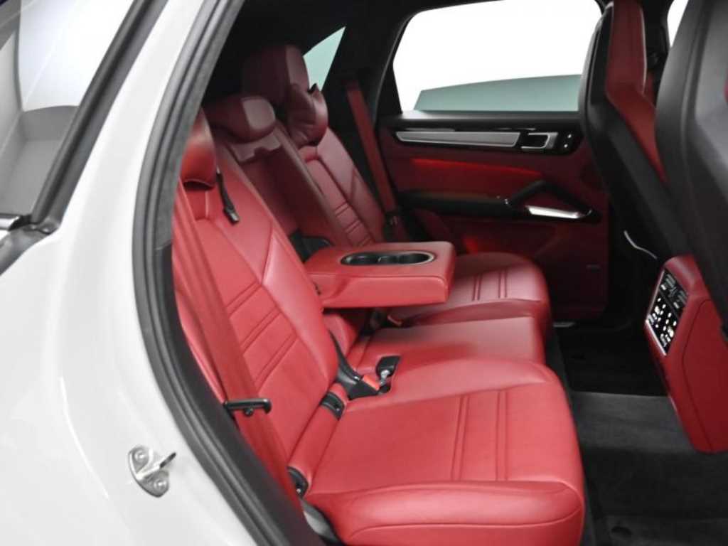 Porsche Cayenne — photo 10