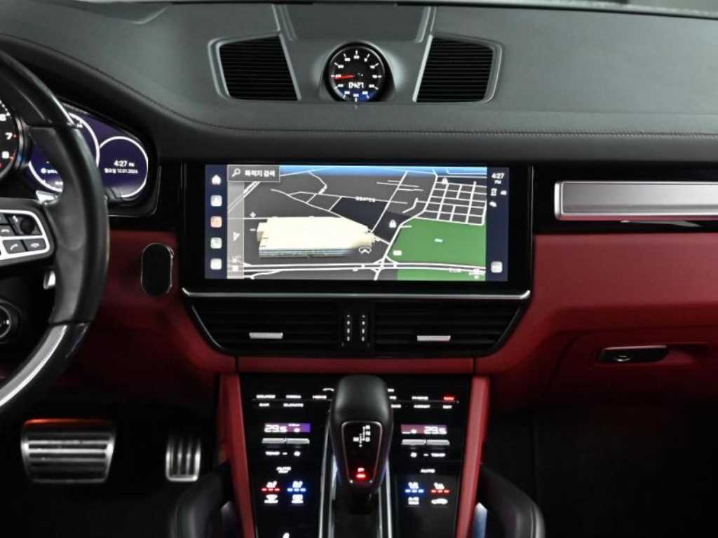 Porsche Cayenne — photo 12